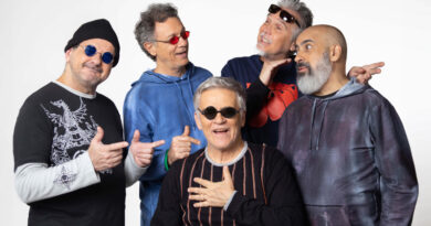 Inimigos do Rei lançam “Medo” e transformam insegurança financeira em crítica bem-humorada